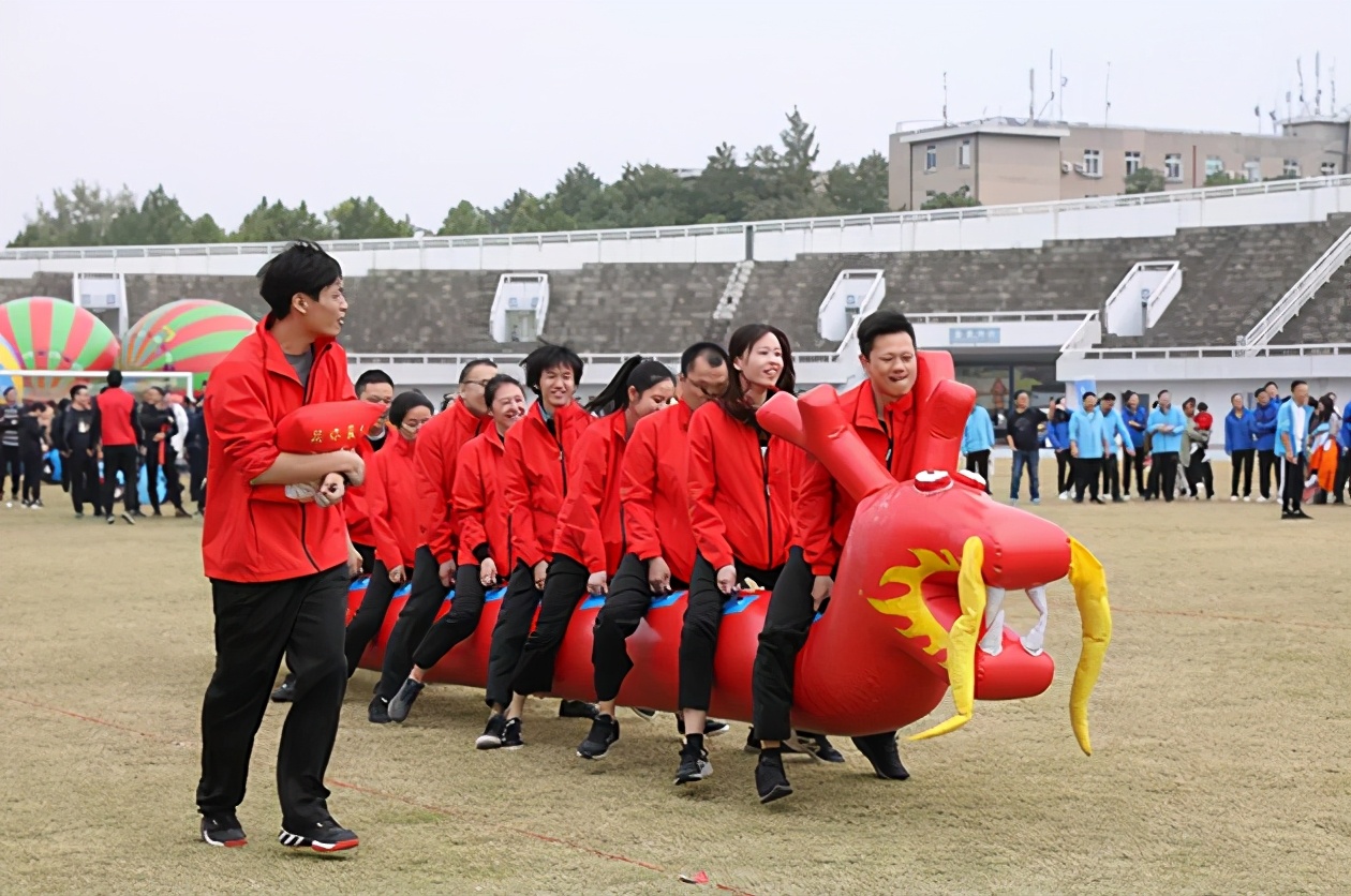 定制衣服厂家哪里好,企业定制服装哪家靠谱