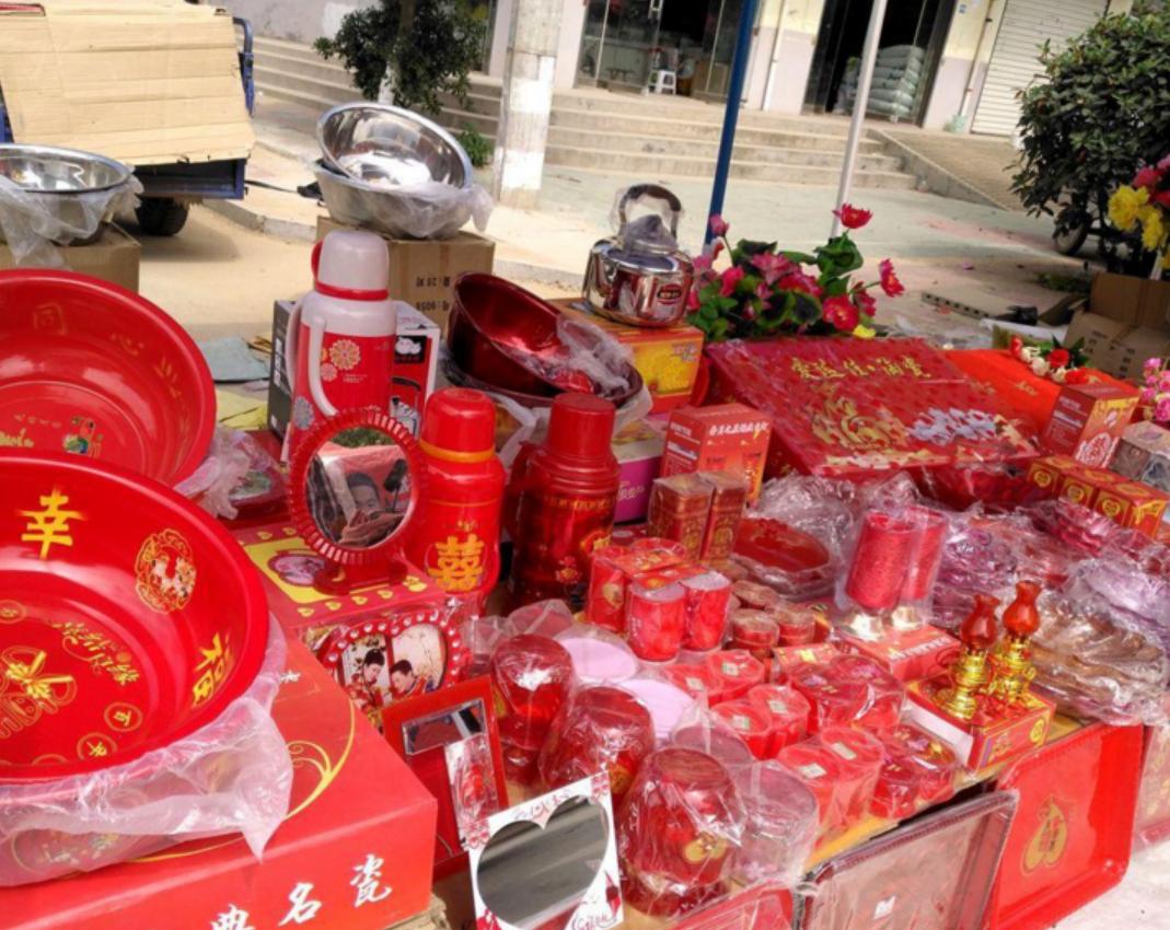 嫁女亲友送压袋钱是什么礼仪,出嫁压袋钱哪里的习俗