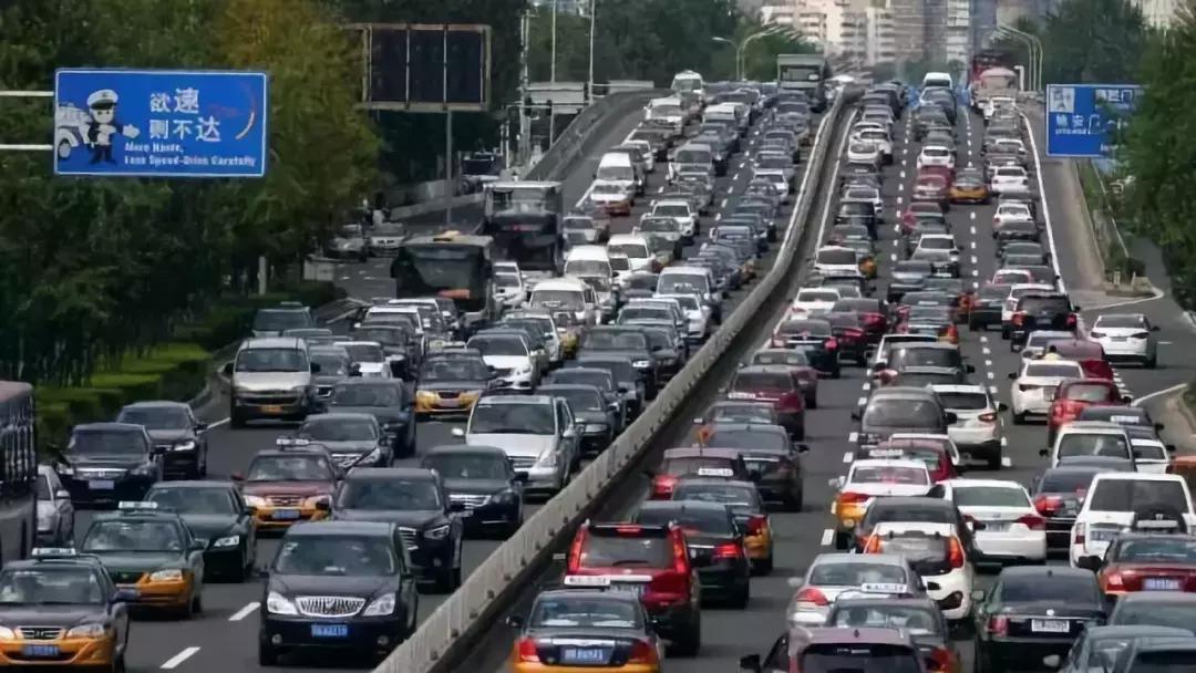 车内超级脏,车内容易脏