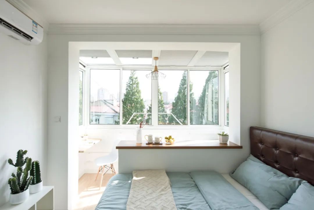 带阳台的卧室就这样装真的别犹豫,带阳台的卧室窗帘怎么装实用好看