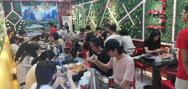 为什么那么多人排队吃烧烤,为什么好多人都要排队去吃