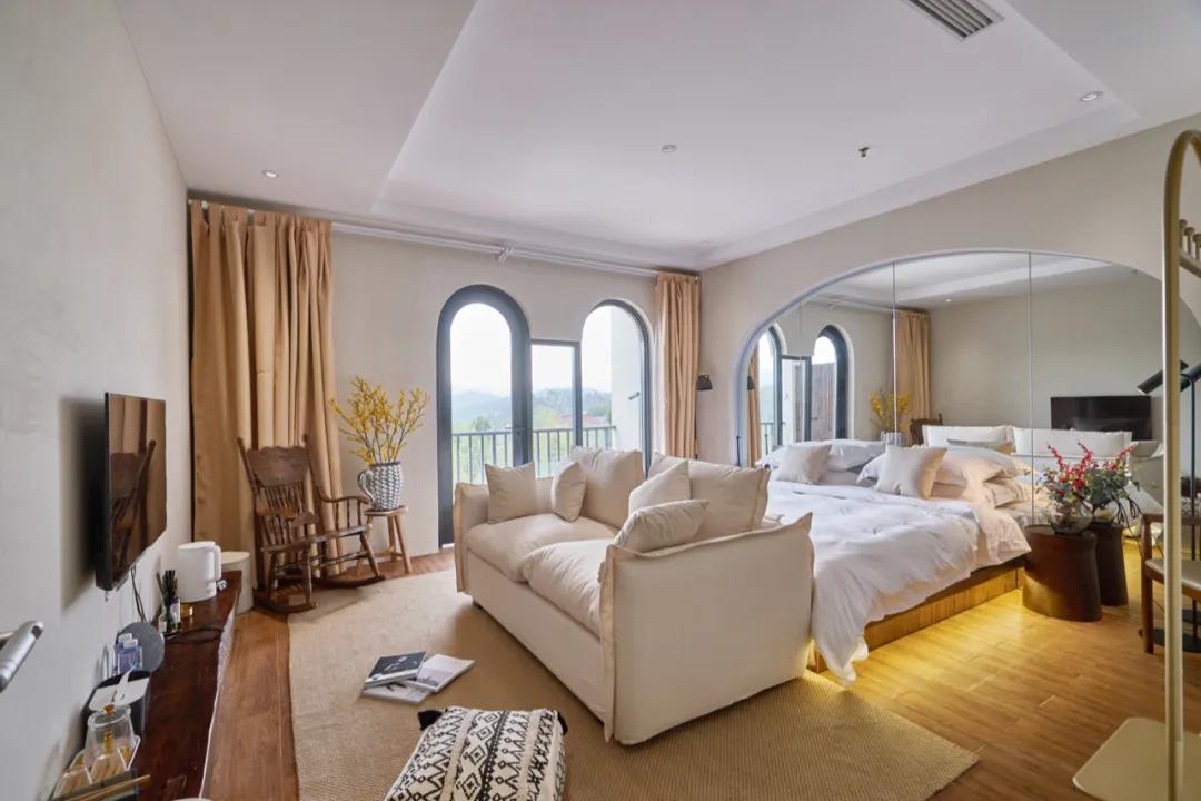 露天温泉小院精品,一房一厅庭院私家温泉