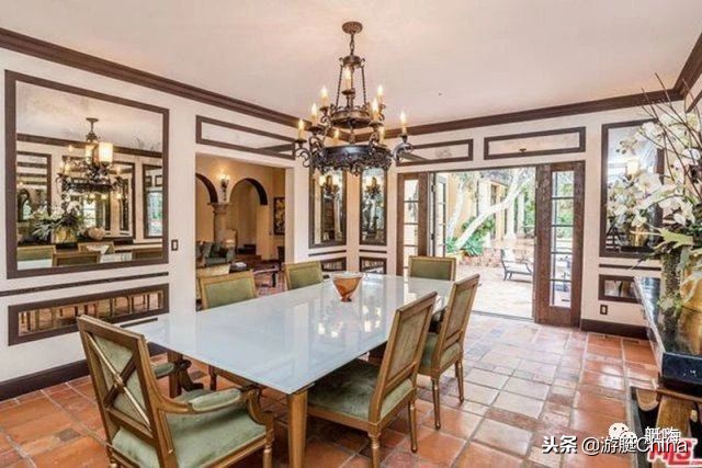 吉娘娘与刘雯一起走秀,刘雯吉娘娘同台