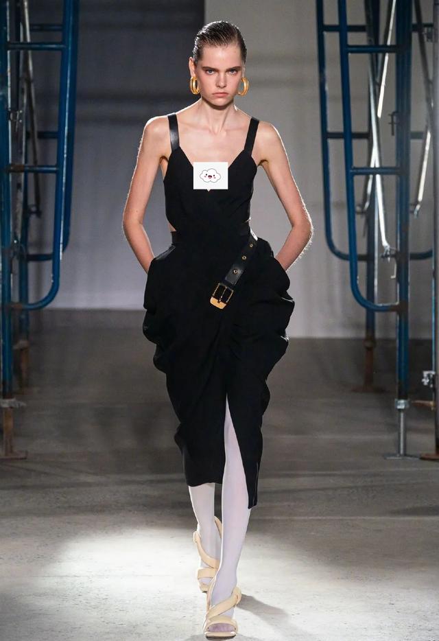 最近很火的一双方头鞋,2020最火方头鞋