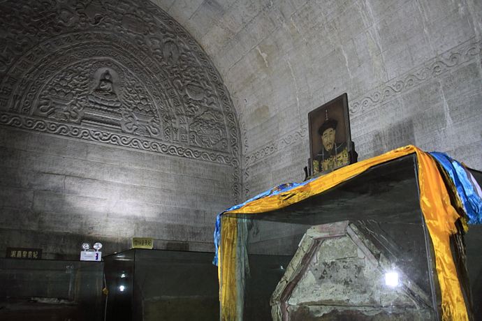 康熙的陵墓中为何葬了48名妃子,康熙的地宫葬了几位皇后