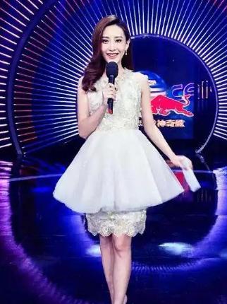 她多才多艺，从主持人转型成演员《正青春》中的她见风使舵