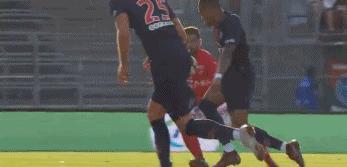 2015足坛五虎上将梅西c罗领衔,梅西c罗姆巴佩哪个更强