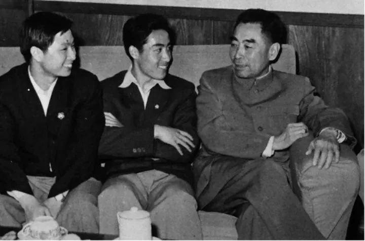 又来！韩国教授碰瓷吴京，连校服都不放过