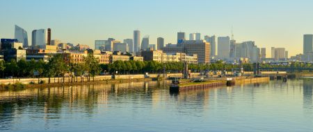 一条流淌万年的母亲河,一条奔流的河穿城而过