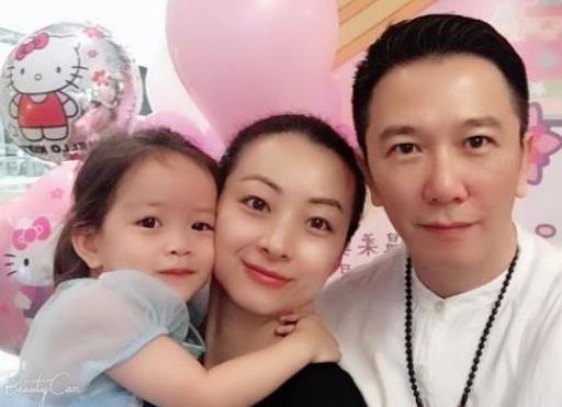 温兆伦晒妻女照片,56岁温兆伦晒娃