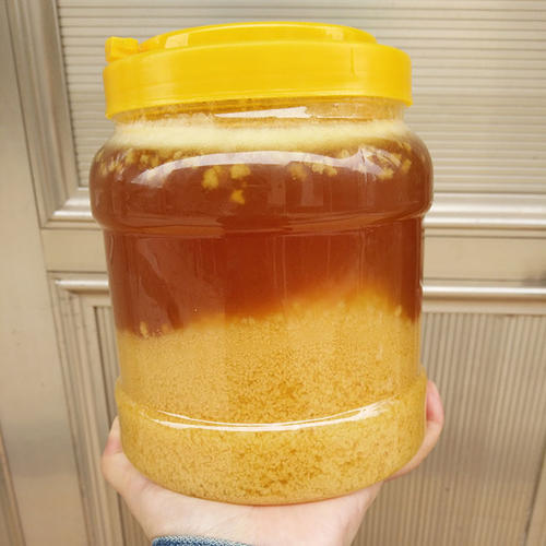 蜂蜜同样的温度有结晶有不结晶的,蜂蜜半凝固什么情况