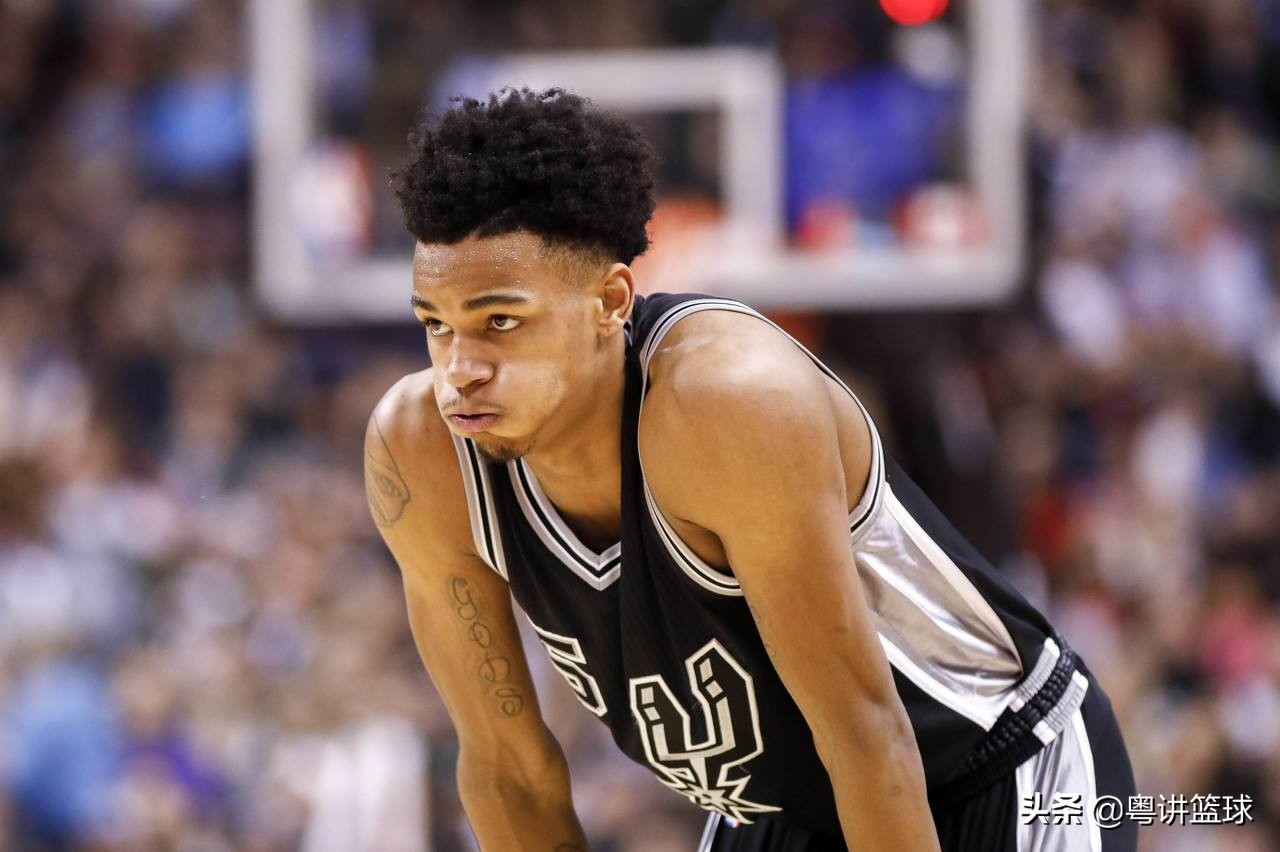 淡泊名利白将军，一心戎马征战场