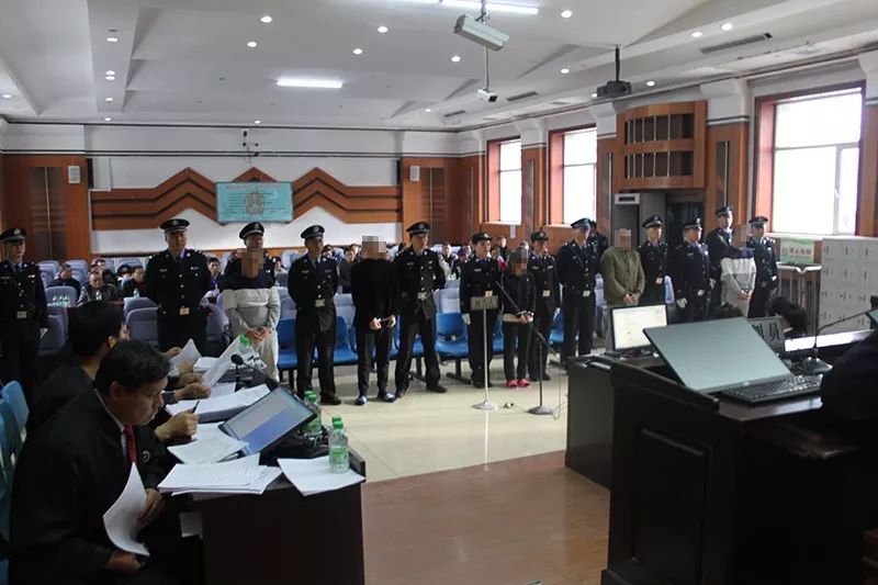 爆炸案宣判被告人被判,李某等23人涉黑一案