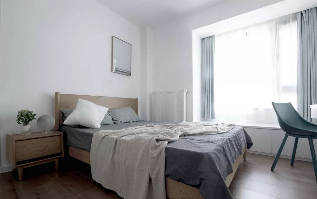 入户门正对洗漱台隔断,洗漱台正对过道