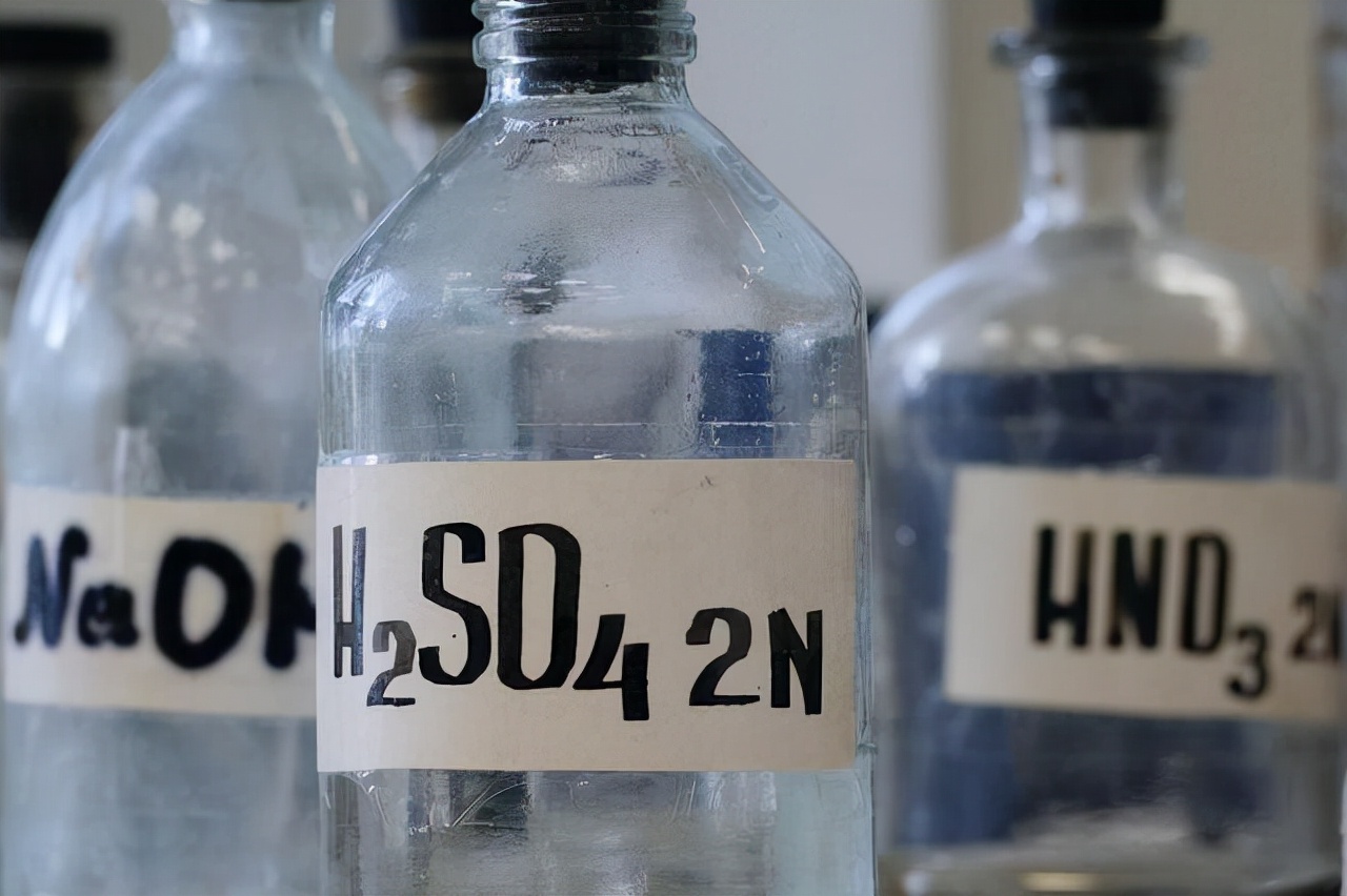 浓硫酸溅到眼睛上正确的处理方法,被浓硫酸溅到多久能好