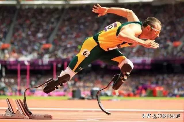 来自“刀锋战士”的灵感，把鞋底镂空，就像装了弹簧一样