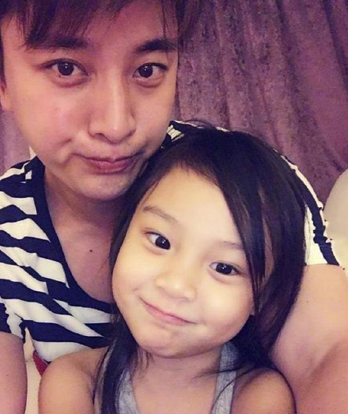 甜馨改名随李小璐姓？大名疑似李奕涵，孩子改名需贾乃亮同意