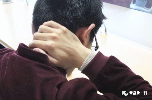 后背酸痛是什么原因女,后背酸痛是什么原因引起的男33岁