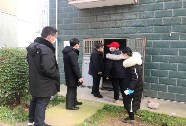 他们化身“代购”，获居民朋友圈点赞好评！