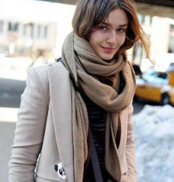 街拍围巾的摆法,街拍长围巾搭法