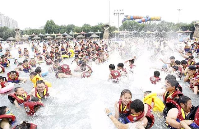 「福利」6月29日吴克群空降奥帕拉拉水公园，领衔开启夜场——星光水派对，文末开抢百名明星见面机会