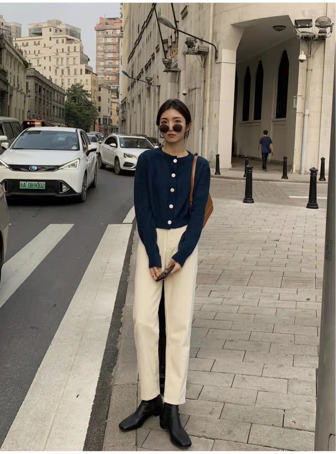 男士藏蓝色休闲西裤子配什么上衣,藏蓝色西装裤子配什么颜色上衣