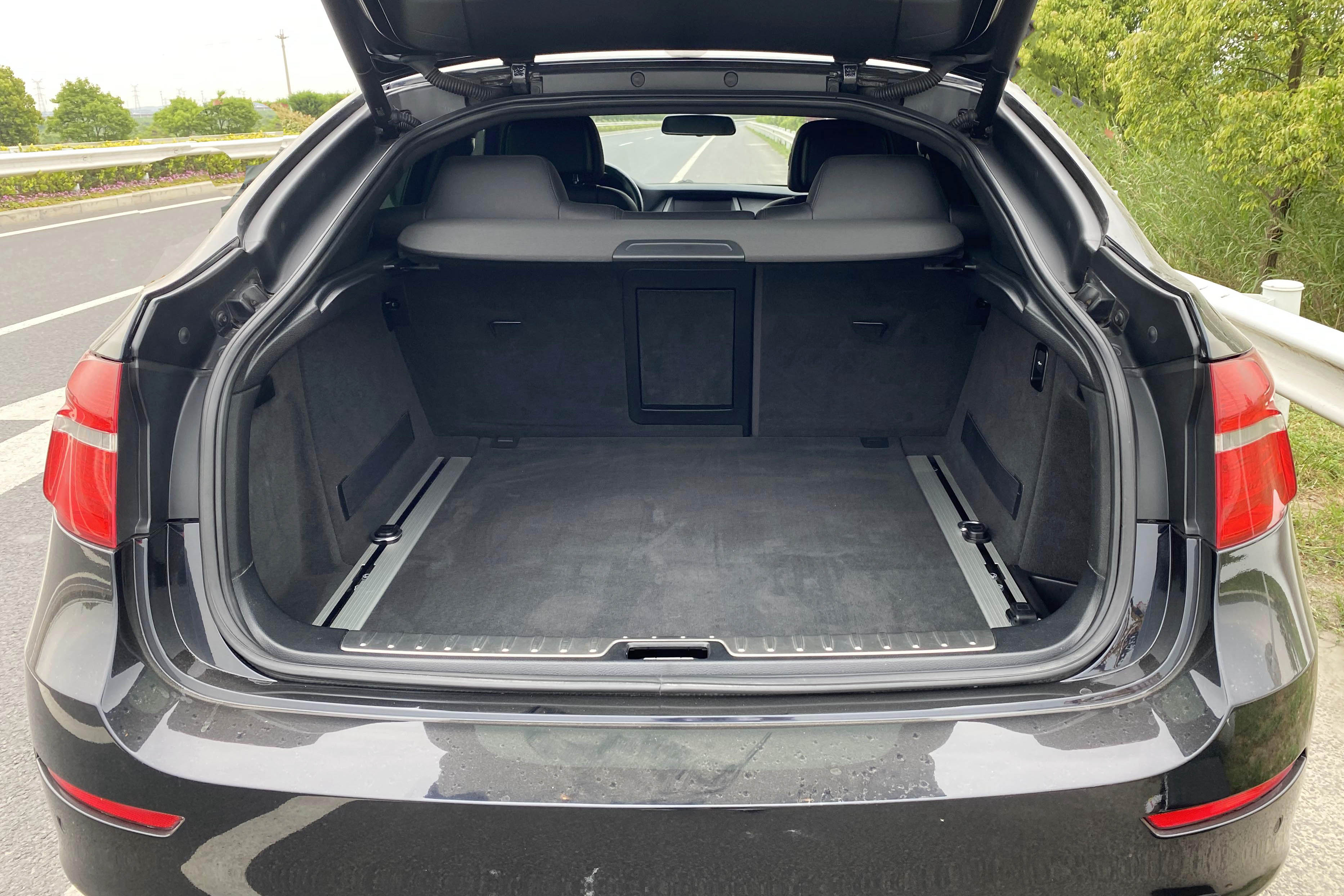 宝马x6个人出售,一手车源个人出售宝马x6