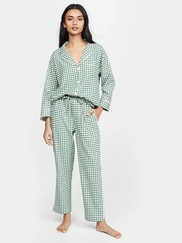 即使不出门也要穿出睡衣的别致,穿睡衣成了一种时尚