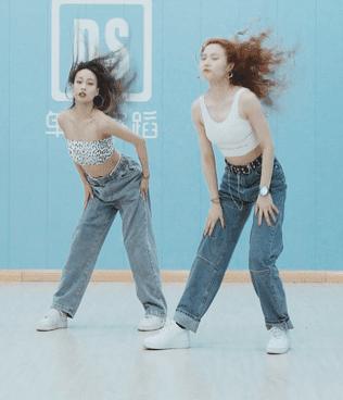 甩头基本功练习动作,零基础学跳甩头舞