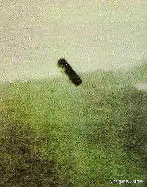 1979年意大利空军在进行侦查返航时,拍到棺材一样的不明物体