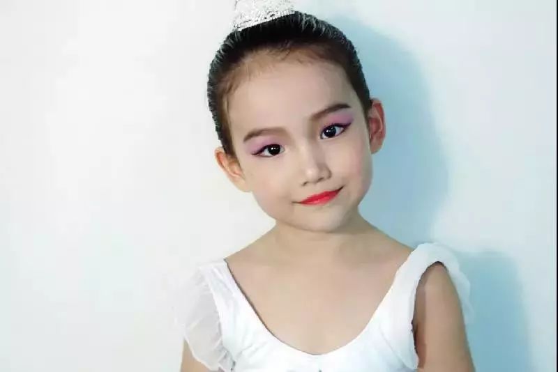 古典芭蕾舞妆容教学,儿童芭蕾蓝色系主题妆容
