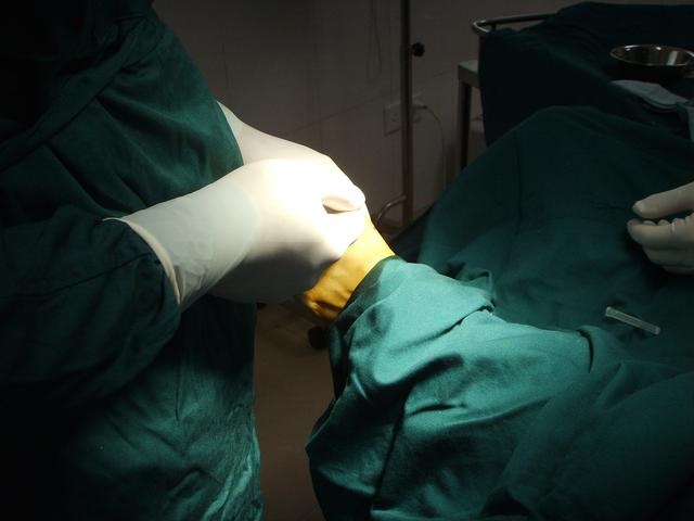 工作需要一定要穿高跟鞋怎么办,有大脚骨仍穿高跟鞋会怎样呢