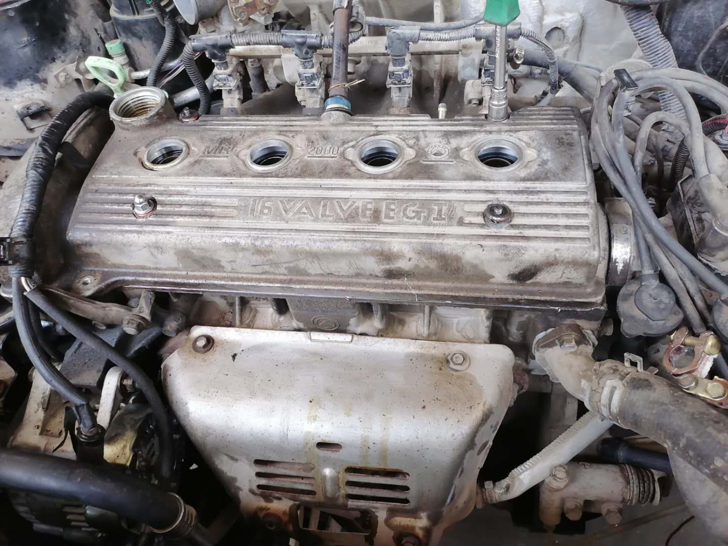 发动机漏油损伤皮带,发动机皮带断裂堵塞油底壳