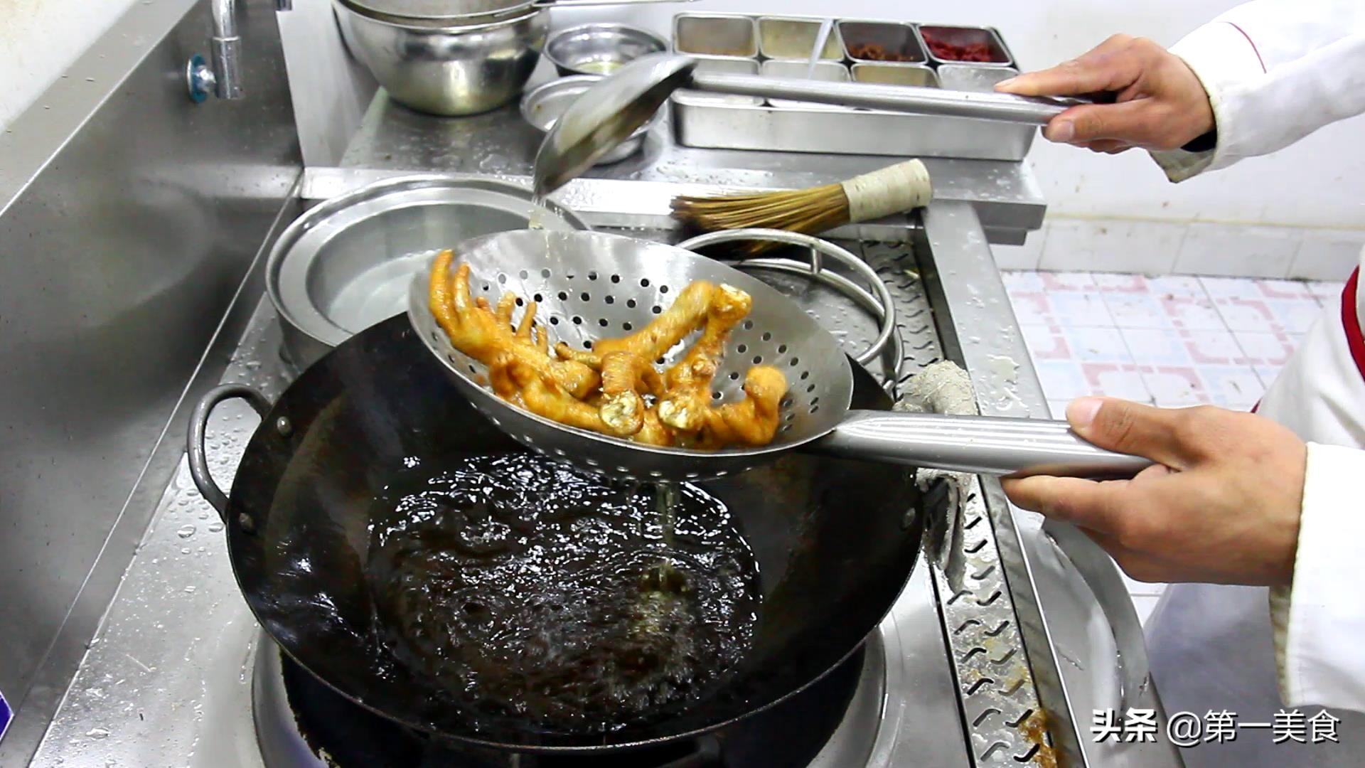 厨师长教虎皮凤爪的正宗做法,厨师长鸡爪子最好吃的做法