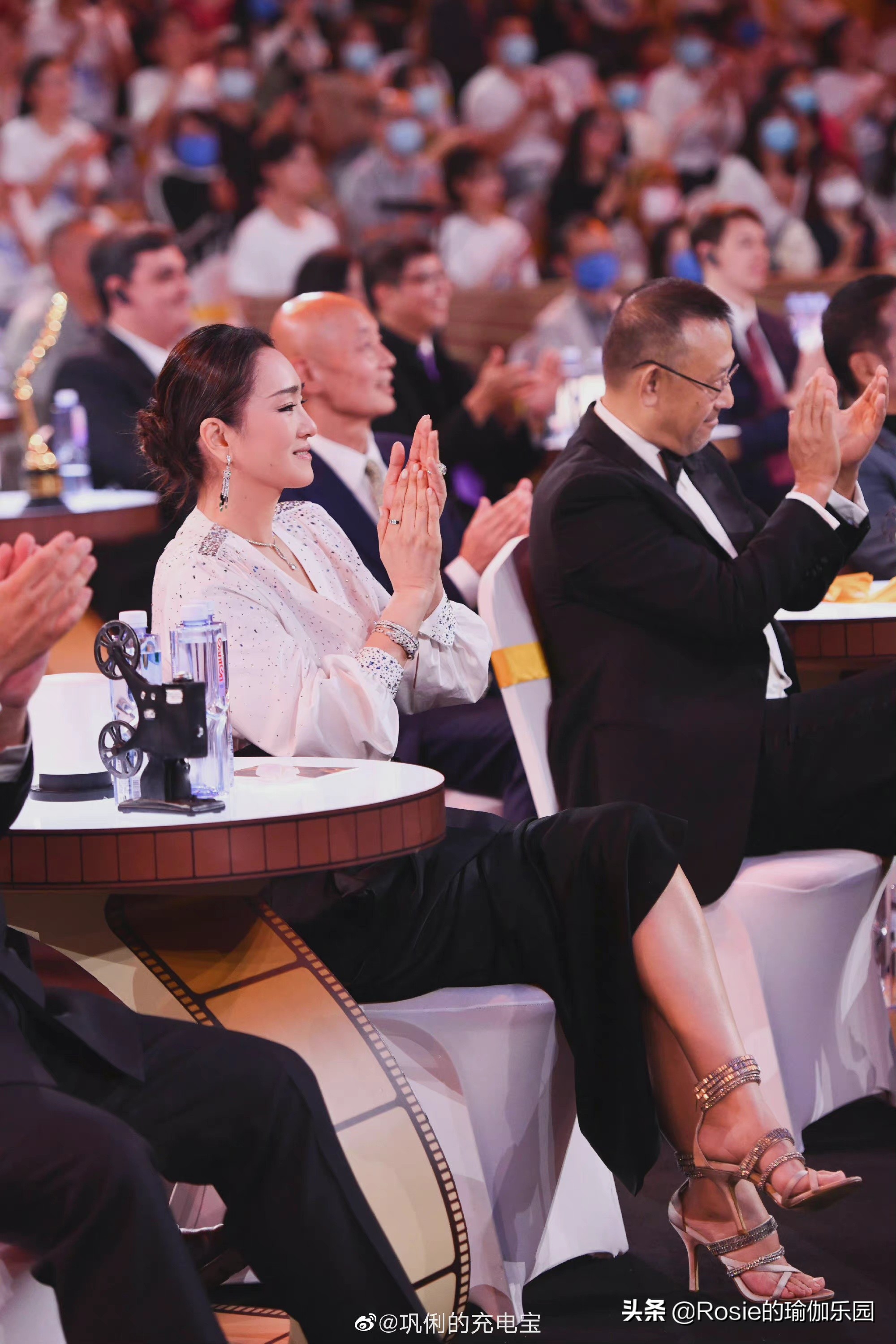 55岁巩俐和56岁张曼玉,巩俐抗衰老的秘诀