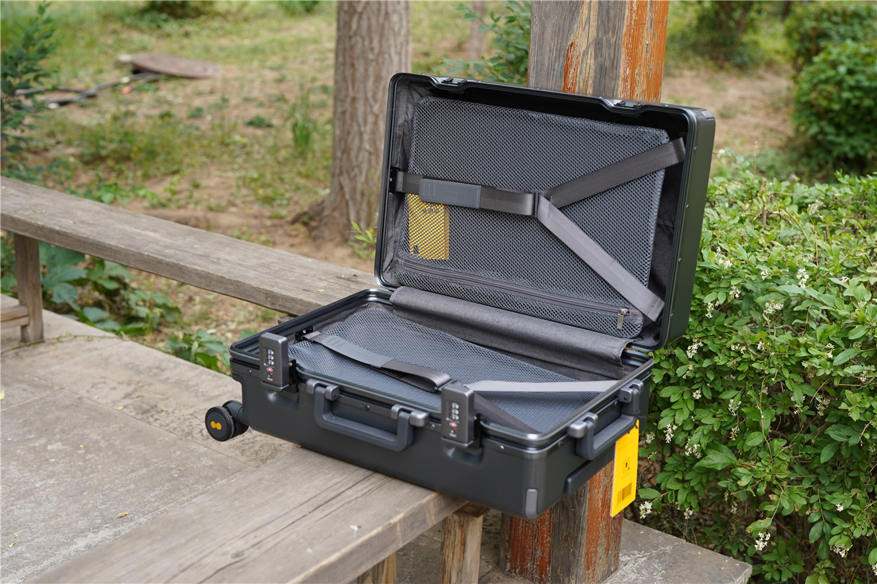 地平线8号行李箱24寸能装多少东西,行李箱推荐地平线8号