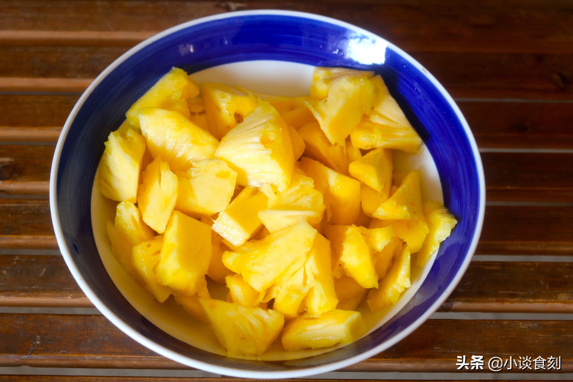 用盐水泡菠萝的正确方法,用盐水泡菠萝正确方法
