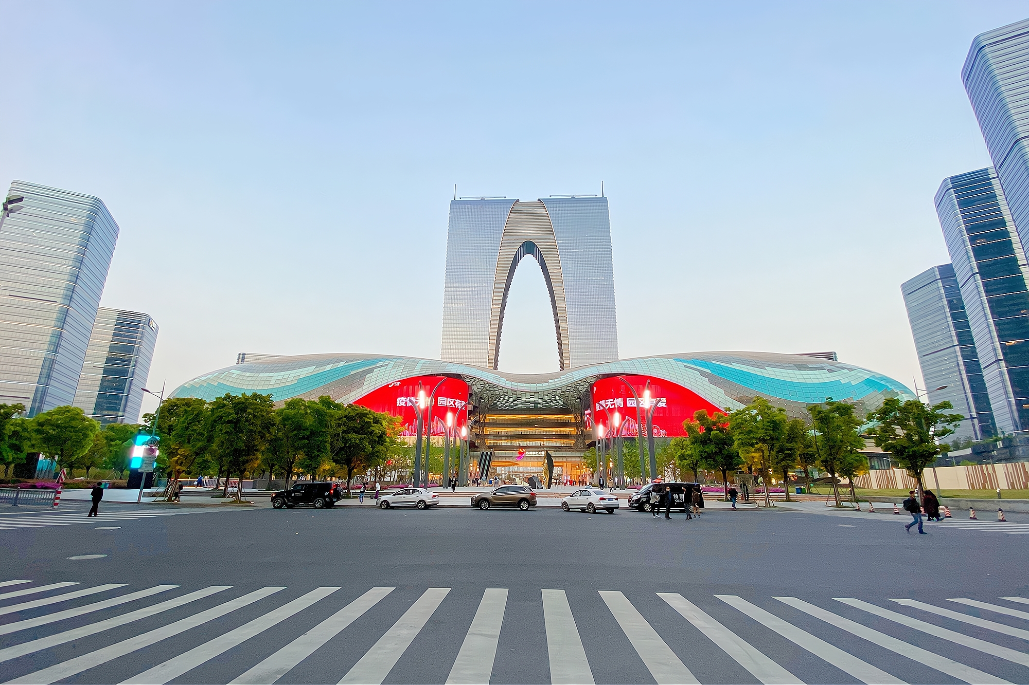 苏州世界之门打卡,苏州世界第一门