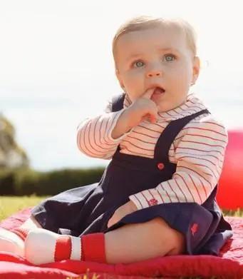 易惊醒睡眠浅而且多梦是怎么回事,怎么改善宝宝睡眠轻的问题