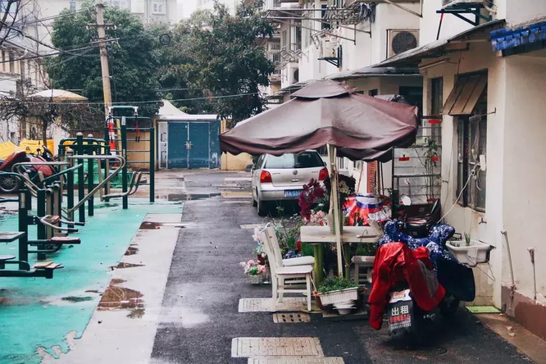 这家藏在老小区里的风味小馆，去一次就爱上话痨老板娘！