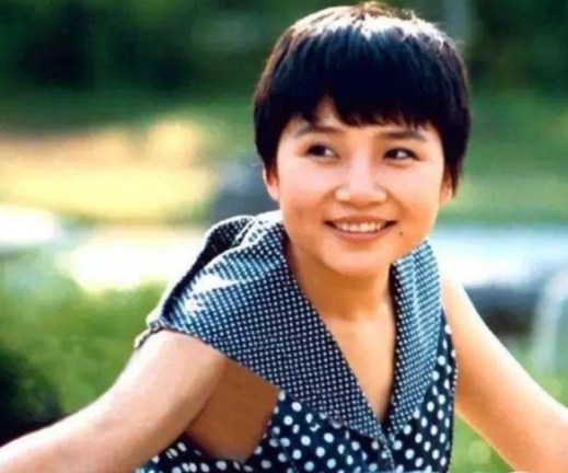 李娜出家视频唱的是李娜本人么,李娜在歌坛有怎样的地位