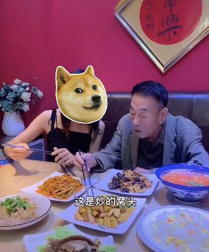 89岁杨少华疑身体不佳，现身骨科医院显消瘦，多人随行走路需搀扶