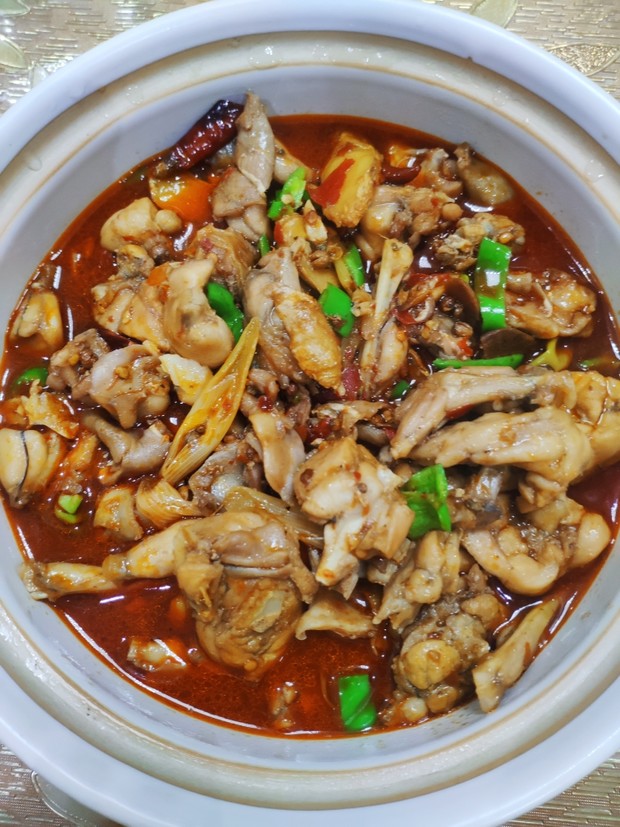 泡椒牛蛙怎么做好吃又不腥,干锅牛蛙怎么做滑嫩不腥