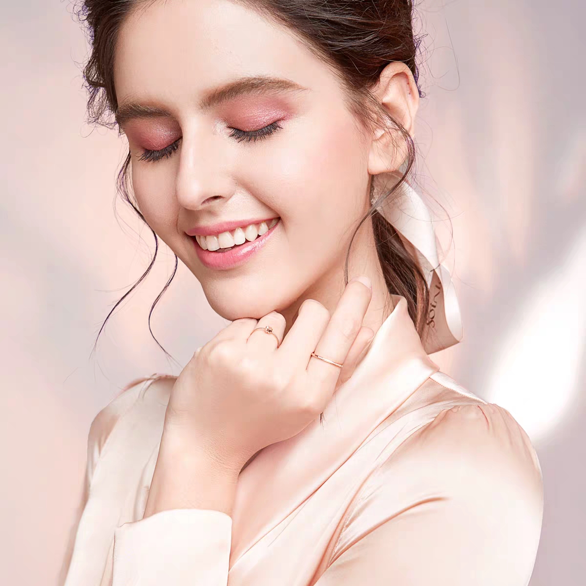 适合18岁戴的首饰,20岁女生戴什么金首饰好看