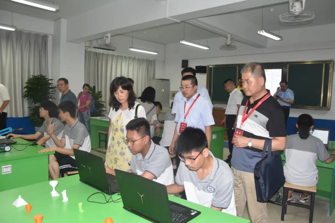 教育局局长天团来访局长点赞长安一中：“这是我心目中的中学”