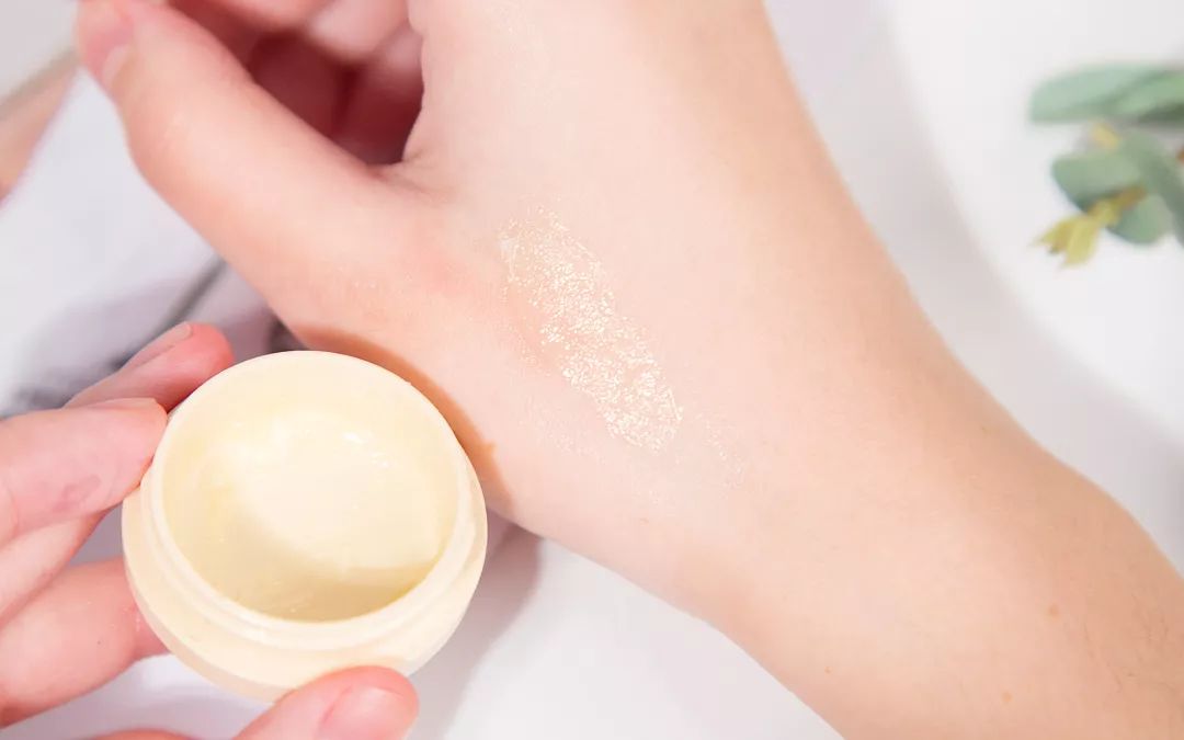 可以让嘴巴滋润红的润唇膏,最好用的几款润唇膏