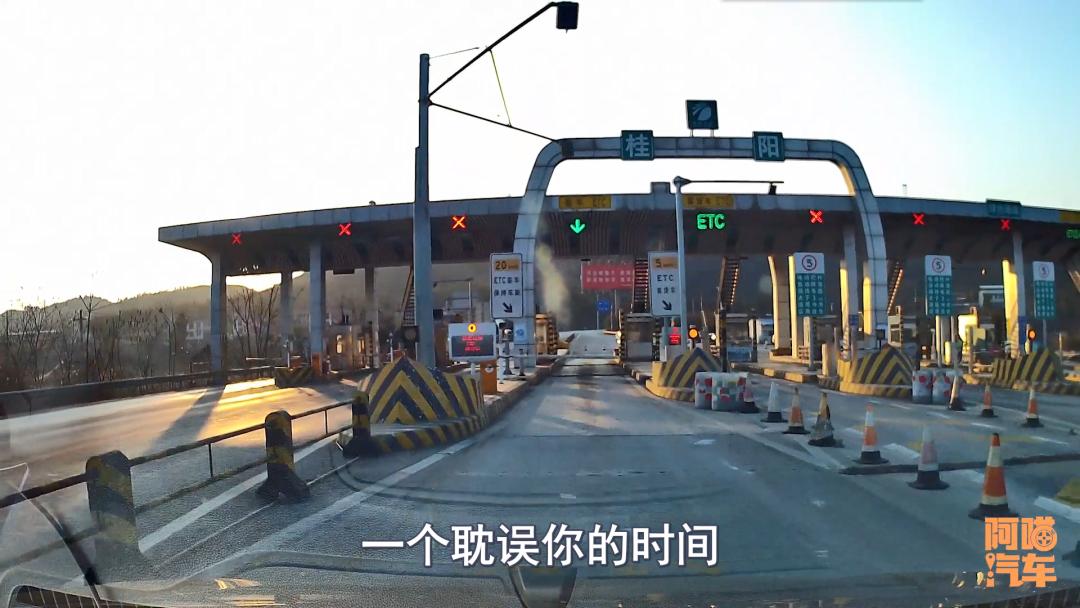 高速免费期间用etc还是人工通道,高速免费期间etc应该怎么走