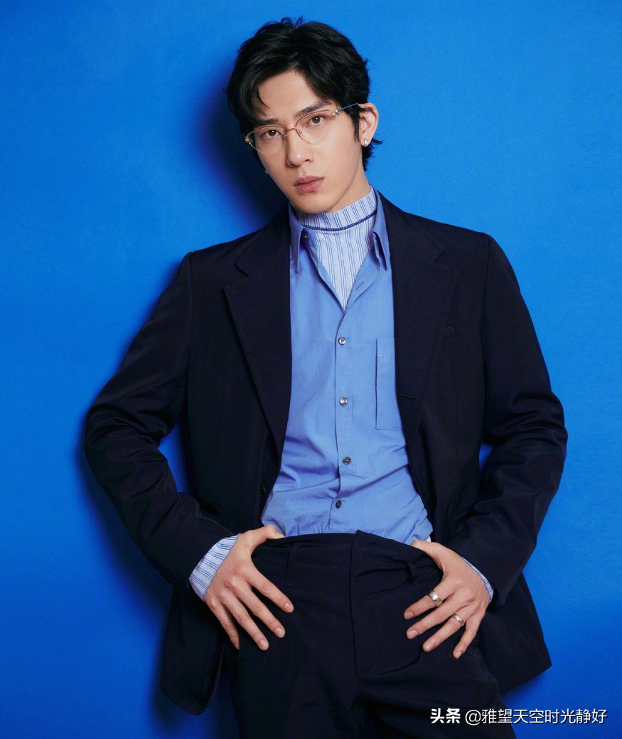 痞帅风男明星壁纸黑色,黑色西装壁纸