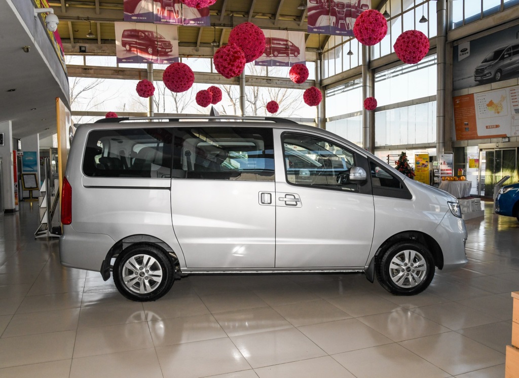 江淮瑞风m3自动挡落地价五菱宏光,五菱宏光plus和江淮瑞风m3哪个好