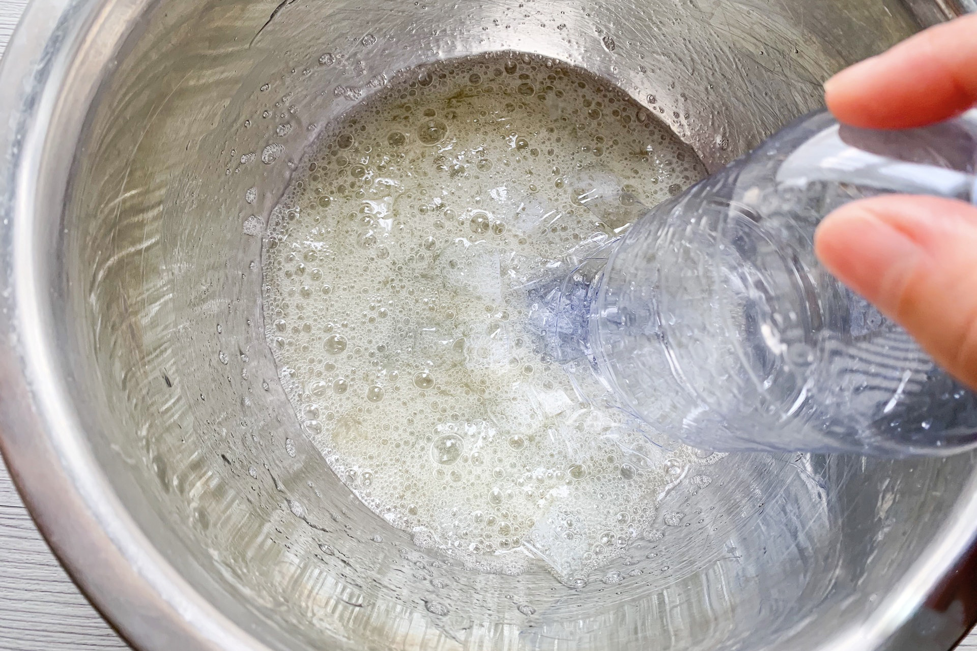 自制打蛋神器教程,用塑料杯做打蛋神器